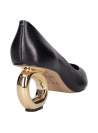 Zapatos de mujer en cuero negro, estilo contemporáneo, recomendados para ocasiones formales y eventos especiales.