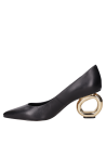 Elegantes zapatos negros de cuero para mujer, perfectos para combinar con vestidos ajustados y pantalones de sastre.