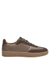 Zapatilla de cuero café, taco plano de 2 cm, perfecta para comodidad diaria.