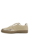 Calzado casual beige para mujer, diseño plano de 2 cm, perfecto para outfits elegantes y cómodos.