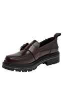 mocasín burdeos mujer casual cuero, ideal para actividades diarias y looks elegantes.