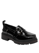 mocasín de cuero brillante negro, estilo casual, combina comodidad y tendencia, ideal para el día a día.