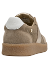Zapatilla mujer taupe casual de cuero, diseño versátil que se adapta a diversas ocasiones y estilos.