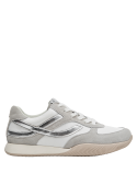 Zapatillas blancas de cuero para mujer, estilo casual, recomendadas para salidas informales.