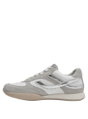 Calzado blanco para mujer, diseño casual, perfecto para un look chic y cómodo.