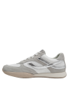 Calzado blanco para mujer, diseño casual, perfecto para un look chic y cómodo.