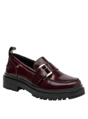 mocasines burdeos mujer charol cuero ideal para combinar con vestidos midi y jeans ajustados