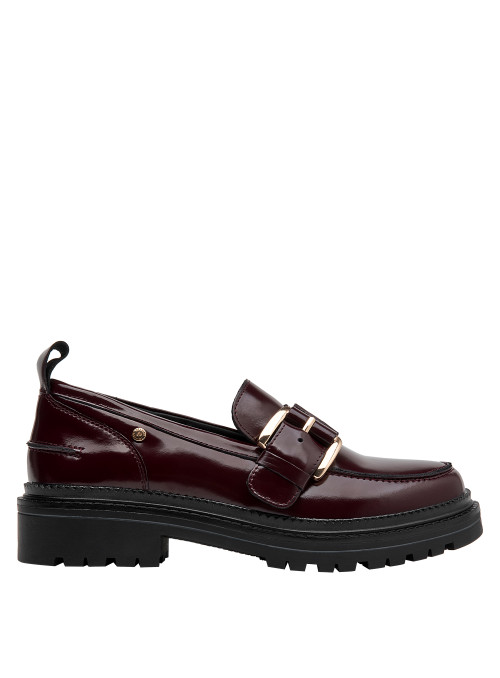 mocasines burdeos mujer charol cuero ideal para combinar con vestidos midi y jeans ajustados