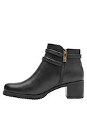 Botín negro de cuero con punta redonda, ideal para una jornada elegante.