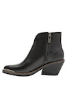 Botín casual de cuero negro, textura suave ideal para un estilo contemporáneo.
