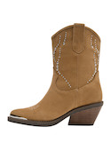 Botín de mujer en color camel, estilo vaquero, con taco bloque de 6.5 cm.