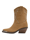 Botín de mujer en color camel, estilo vaquero, con taco bloque de 6.5 cm.