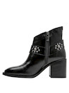 Botín negro casual con punta cuadrada, ideal para looks modernos.
