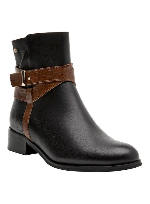 Botín casual para mujer en tonos multicolores, perfecto para combinar con vestidos y jeans ajustados.