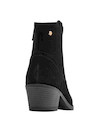 Botín negro de mujer, diseño contemporáneo en cuero, ideal para looks vanguardistas y sofisticados.