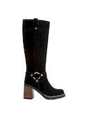Bota negra de mujer, estilo contemporáneo, ideal para ocasiones que requieren comodidad y sofisticación.