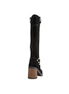 Bota negra de cuero para mujer, diseño elegante con acabado de gamuza suave y punta redonda.