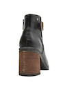 Botín negro de cuero de mujer, ideal para combinar con vestidos midi y abrigos oversized.