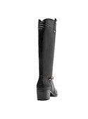 Bota casual negra de Pollini, confeccionada en cuero mate, combina confort y sofisticación para el día a día.