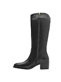 Bota de mujer en cuero negro, diseño contemporáneo y elegante, perfecta para ocasiones diversas y looks chic.