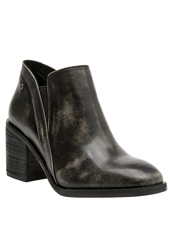 Botín negro de cuero para mujer, mostrando el taco bloque y la elegancia del material.