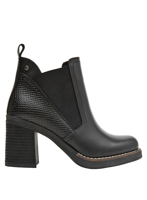 Botín de cuero negro con acabados de alta calidad, perfecto para combinar con jeans o vestidos.