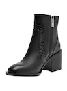 Botín negro de cuero suave para mujer, ideal para looks modernos con vestido o jeans.