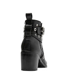 Botín de mujer en cuero negro, perfecto para combinar con vestidos midi o jeans ajustados.
