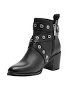 Botín de cuero negro para mujer, estilo casual con taco bloque y detalles metálicos.