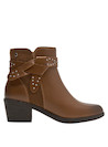 Botín casual para mujer en color camel, adecuado para citas especiales.