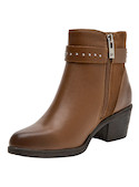 Botín de cuero camel para mujer, estilo casual, con detalle de cinta y strass.