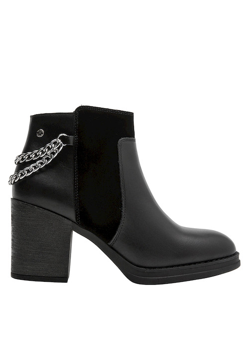 Botín negro con taco bloque, comodidad y estilo en cada paso para actividades diarias.