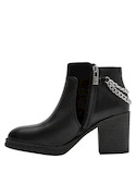 Botín negro de mujer, diseño de punta redonda, ideal para looks urbanos y chic.