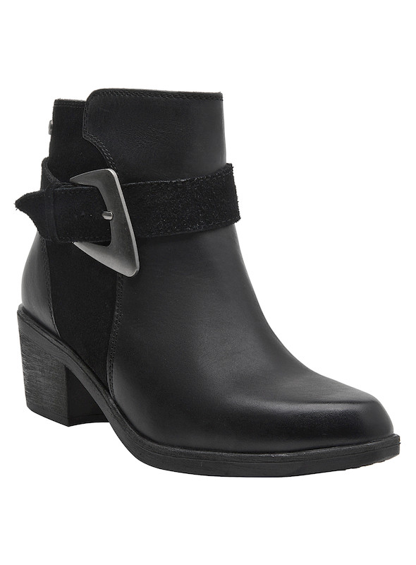 Botín negro de cuero con contraste de texturas, perfecto para combinar con jeans.