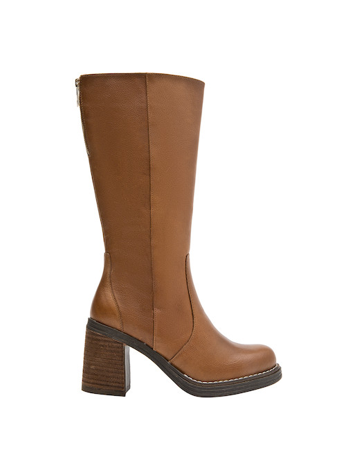 Botas casuales de cuero camel para mujer, ideales para un estilo chic y atractivo en cualquier evento.