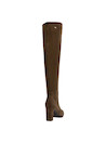Bota casual de cuero café, perfecta para jeans ajustados y blusas, versátil para diversas ocasiones.