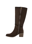 Vista lateral de botas café de cuero para mujer, diseño elegante y sofisticado para un look moderno.