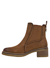 Botín de mujer en color camel, taco bloque de 5 cm, perfecto para complementar outfits versátiles.