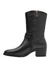 Vista lateral de botas de cuero negro, diseño contemporáneo ideal para looks urbanos.