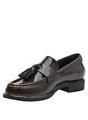 Mocasines de cuero café para mujer, ideales para ocasiones casuales o formales.