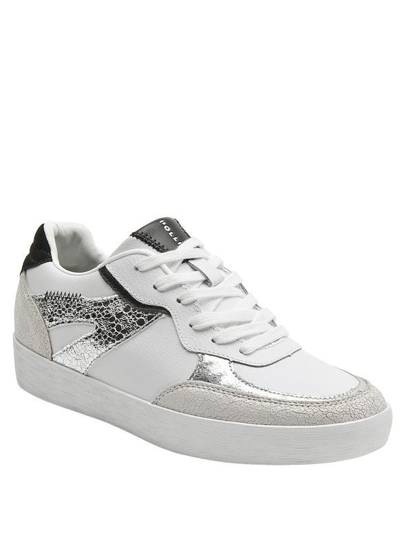 Zapatilla blanca de cuero con textura suave, diseñada para un estilo vanguardista y urbano.