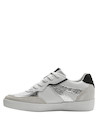 Zapatilla blanca de mujer, diseño urbano de cuero, ideal para looks modernos y cómodos.