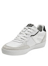 Zapatilla blanca de cuero para mujer, estilo casual con detalles metalizados y acabado brillante.