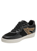 Zapatilla casual de cuero negro con taco plano de 3 cm, perfecta para el día a día.