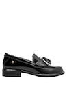 Mocasín negro de Pollini, perfecto para combinar con vestidos midi o jeans ajustados.