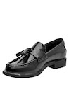 Un mocasín negro brillante de cuero para mujer con diseño elegante y punta redonda.
