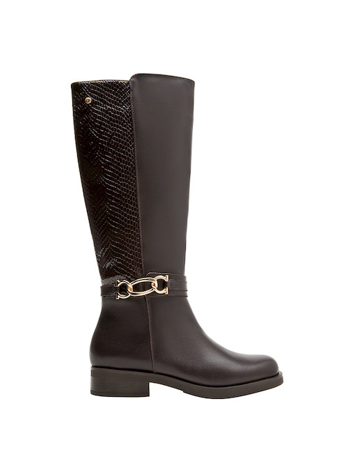 Bota de mujer en cuero con diseño vanguardista, perfecta para elevar tu look diario.