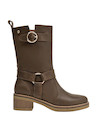 Bota de cuero moro con diseño elegante y cómodo, ideal para un look desenfadado.