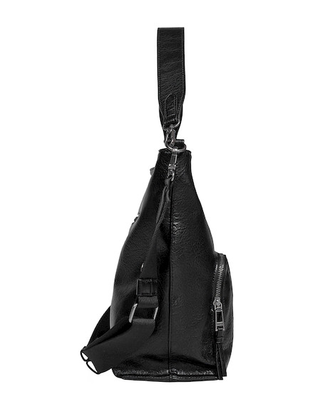Bolso negro de Pollini, con tirantes ajustables, combina estilo y funcionalidad.