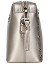 Vista lateral del bolso Pollini en acero con detalles decorativos, perfecto para la mujer moderna.